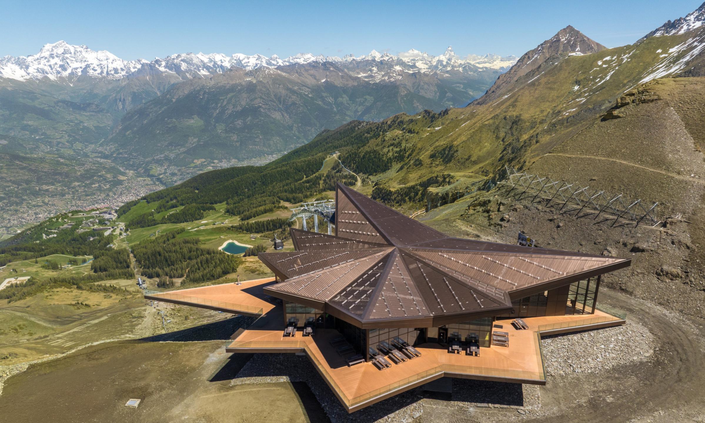 Panoramic Bistrot Stella di Pila in un paesaggio innevato